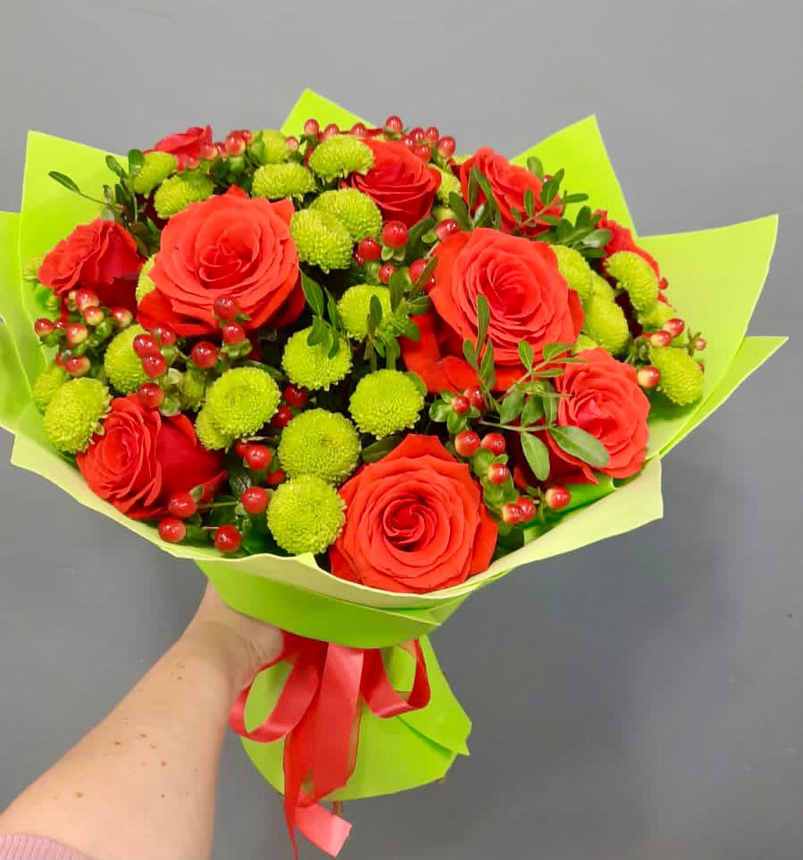 Букет цветов из: Хризантемы и Розы в Подосиновец