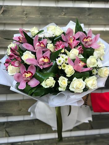 Букет цветов из: Розы и Хризантемы в Подосиновец