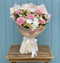 Букет цветов из:  Гвоздики, Орхидеи и Розы в Подосиновец