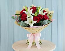 Букет цветов из:  Лилии и Розы в Подосиновец