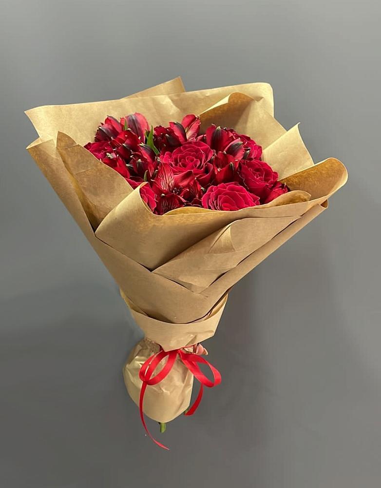 Букет цветов из: Альстромерии и Розы в Подосиновец