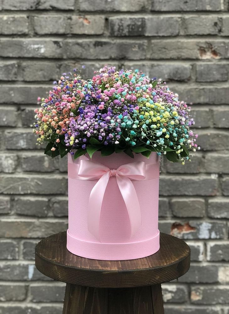 Цветочная композиция из Гипсофила и Розы в шляпной коробке в Подосиновец
