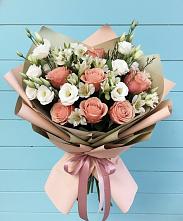 Букет цветов из:  Розы, Альстромерии и Лизиантусы в Подосиновец