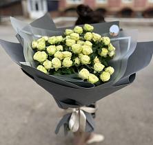 Букет Белые кустовые розы Солинеро в Подосиновец