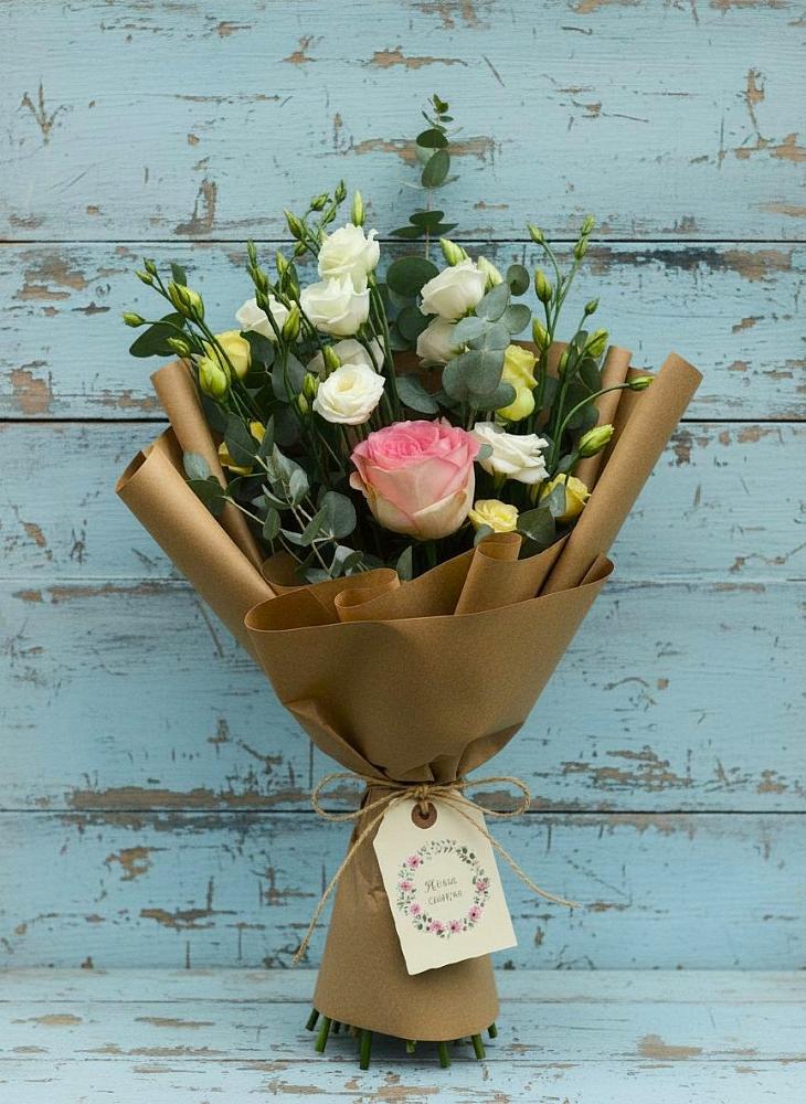 Букет цветов из: Розы и Лизиантусы в Подосиновец