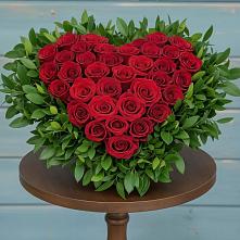 Цветочная композиция из Розы в виде сердца в Подосиновец