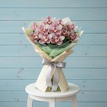 Букет цветов из:  Орхидеи и Розы в Подосиновец