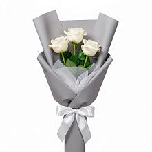 Букет 3 белые розы в Подосиновец
