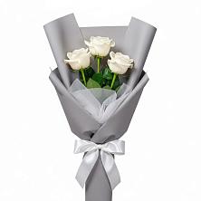 Букет 3 белые розы в Подосиновец