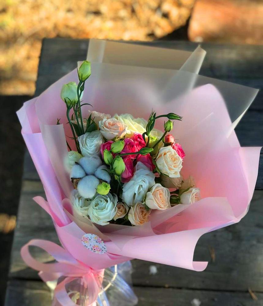 Букет цветов из: Розы и Лизиантусы в Подосиновец