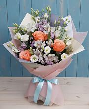 Букет цветов из:  Лизиантусы, Розы, Альстромерии и Гипсофила в Подосиновец
