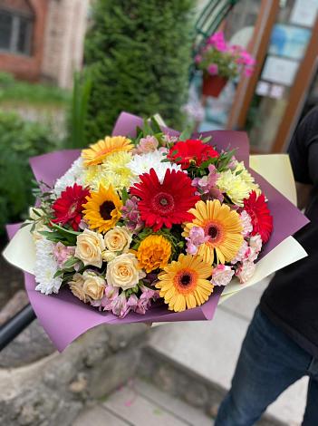 Букет цветов из: Герберы, Ромашки, Хризантемы, Розы и Подсолнухи в Подосиновец