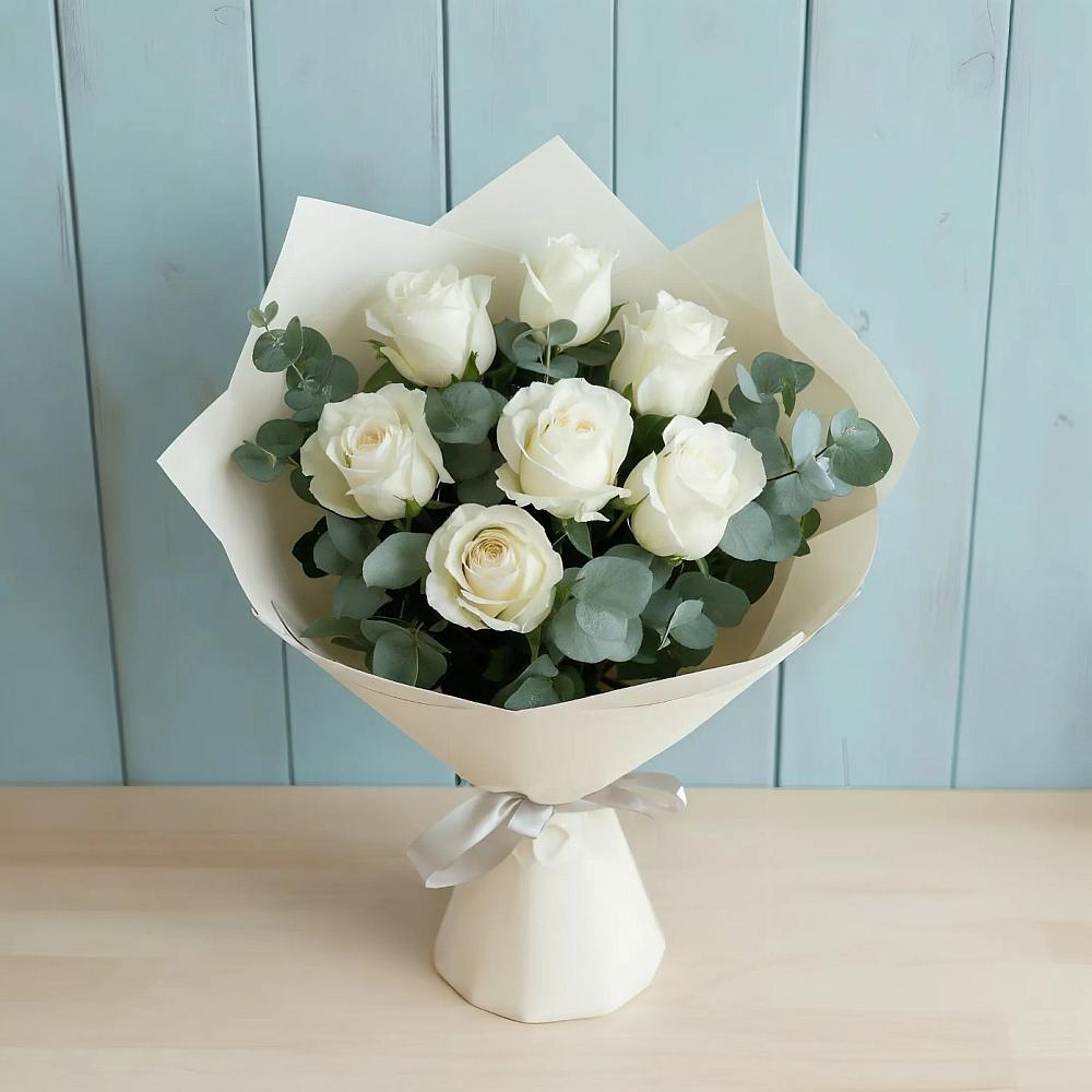 Букет Белые розы в Эвкалипте в Подосиновец