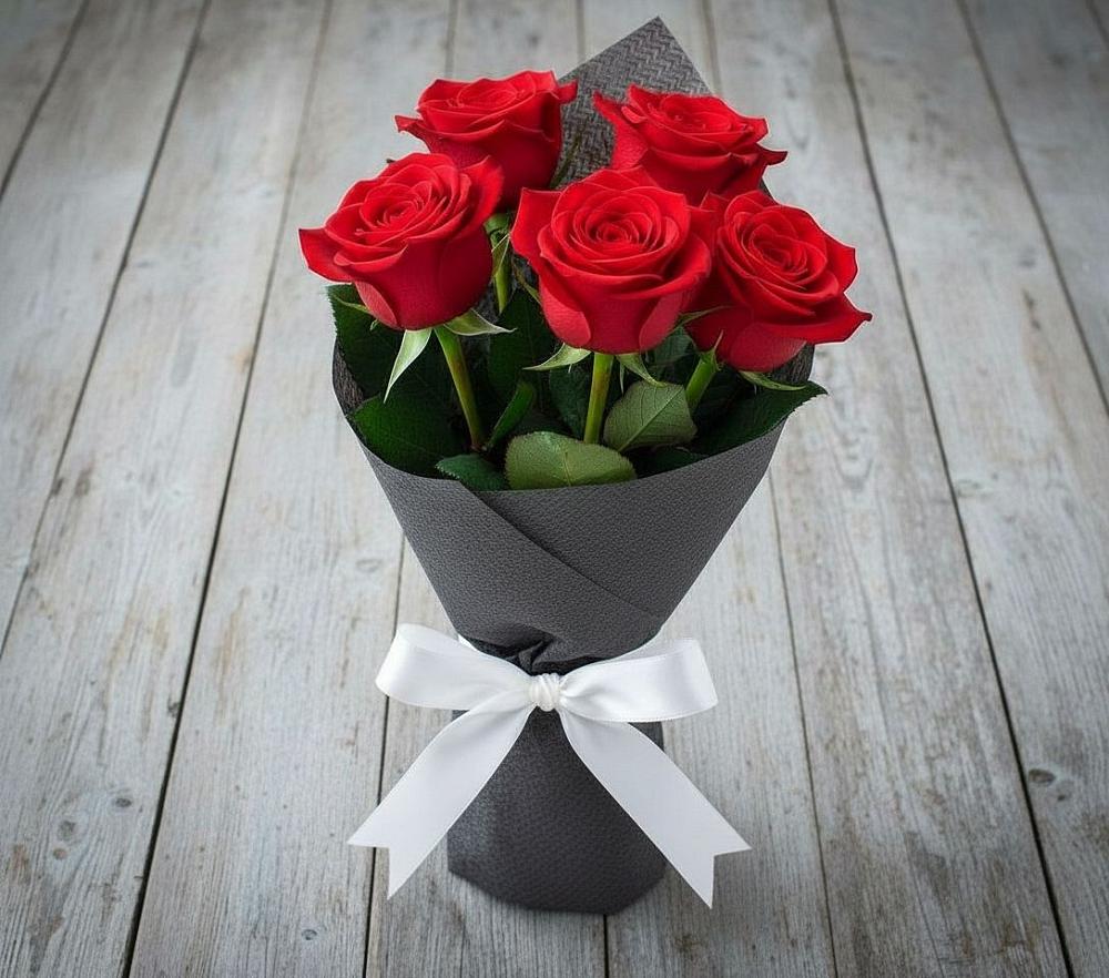 Букет 5 Красных роз Эдлесс Лав в Подосиновец