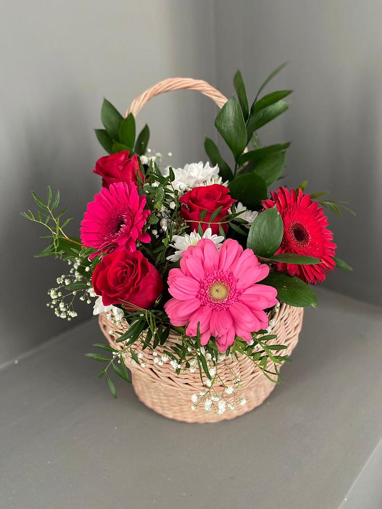 Цветочная композиция из Розы, Хризантемы и Герберы в корзине в Подосиновец