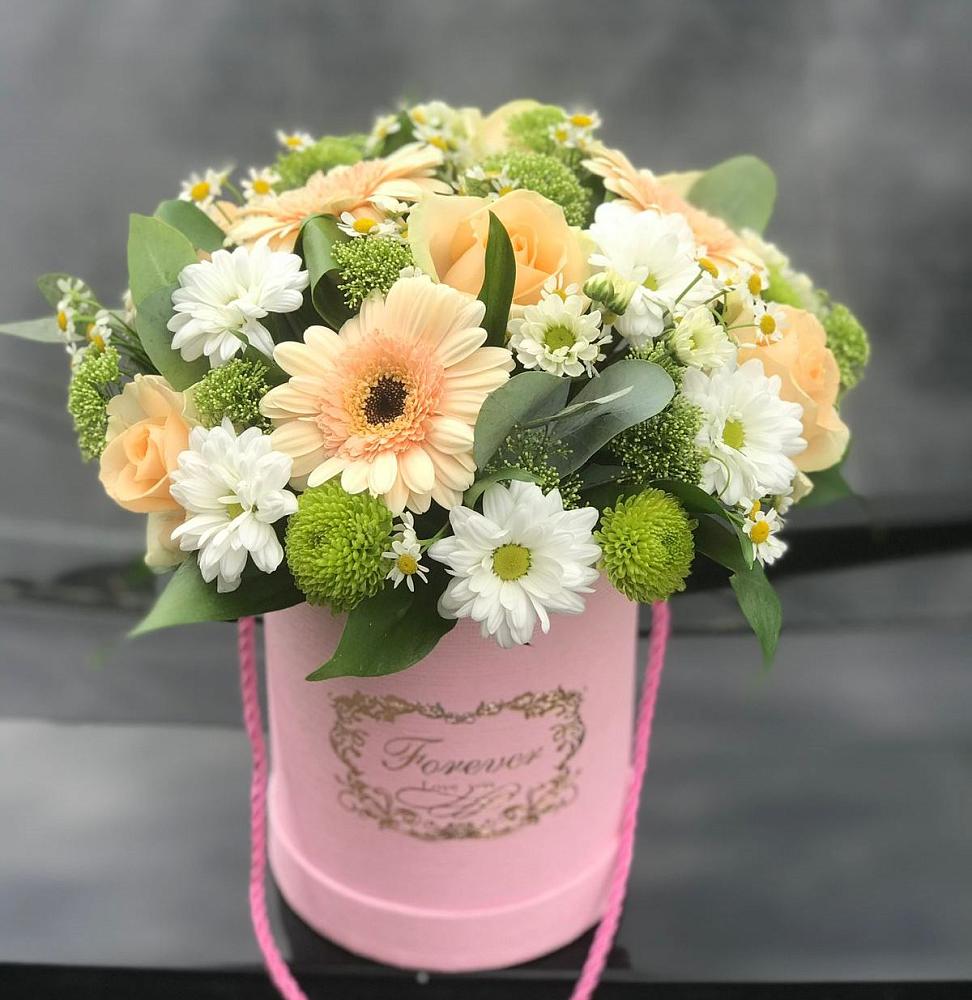 Цветочная композиция из Розы, Герберы и Хризантемы в шляпной коробке в Подосиновец