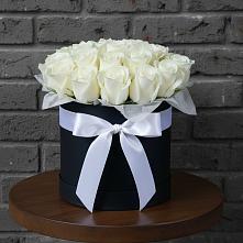 Цветочная композиция из Розы в шляпной коробке в Подосиновец